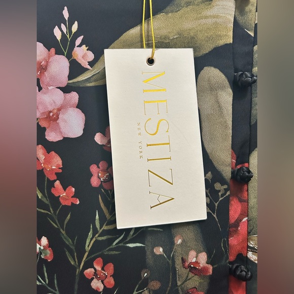 Chic Floral A-Line Skirt in Black and Pink - Picture 6 of 6